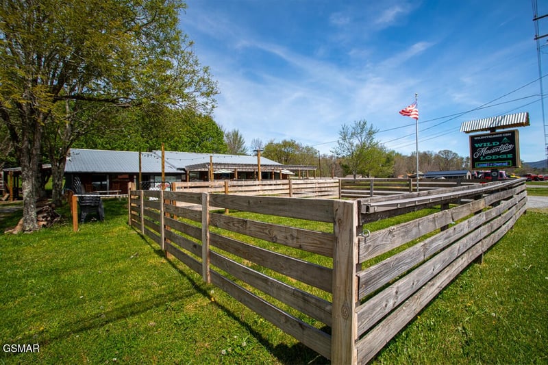 3804 Wears Valley Rd, Sevierville, TN 37862