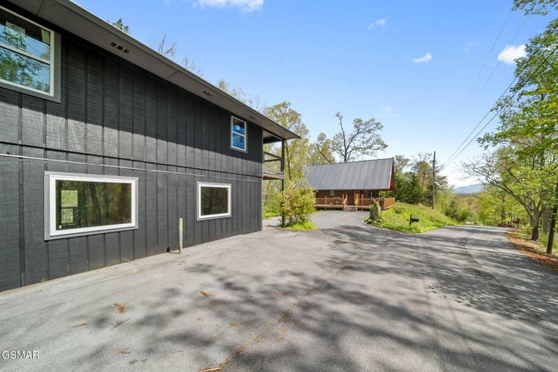 720 Timberlake Dr, Sevierville, TN 37862