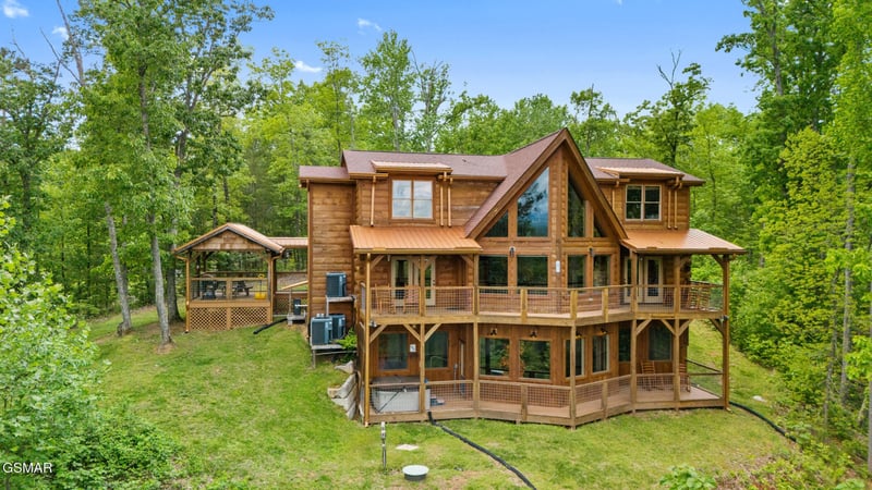 2631 Sawmill Branch Dr, Sevierville, TN 37862