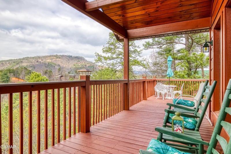 2716 Knights Ln, Sevierville, TN 37862