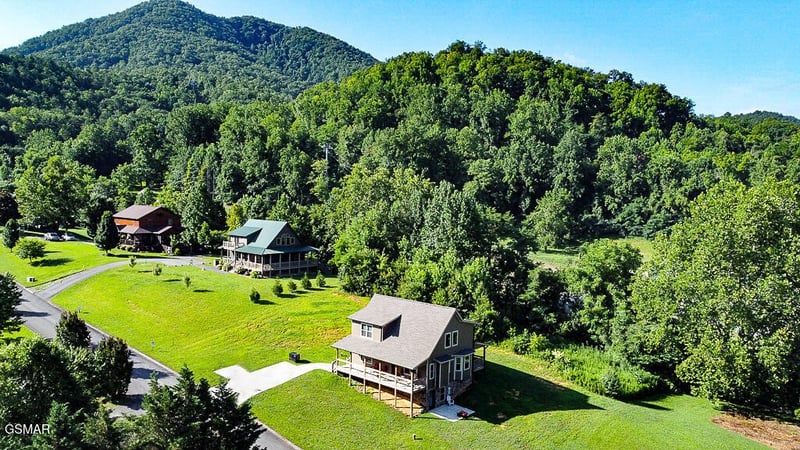 3136 Thomas Headrick Rd, Sevierville, TN 37862