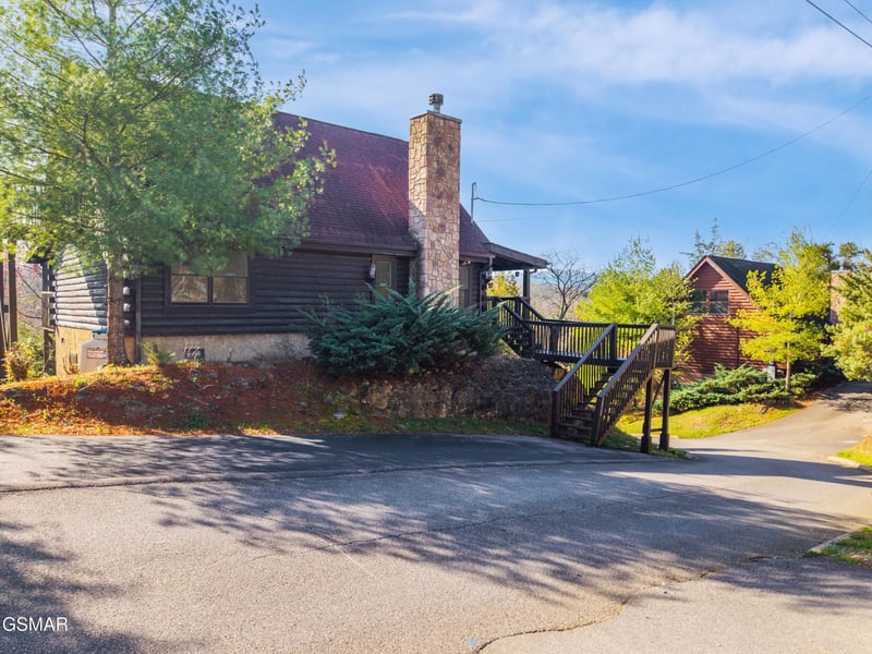 2028 Eagle Feather Dr, Sevierville, TN 37876