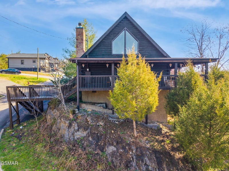2028 Eagle Feather Dr, Sevierville, TN 37876