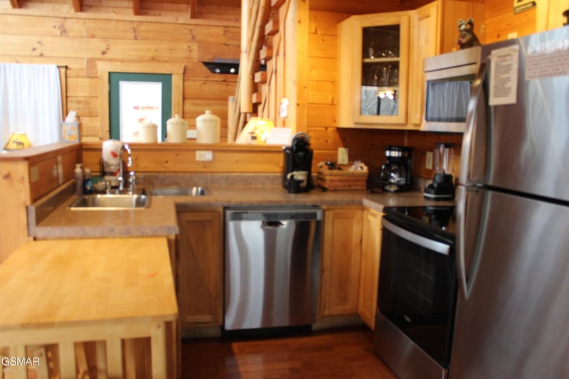 2232 E View Dr, Sevierville, TN 37876