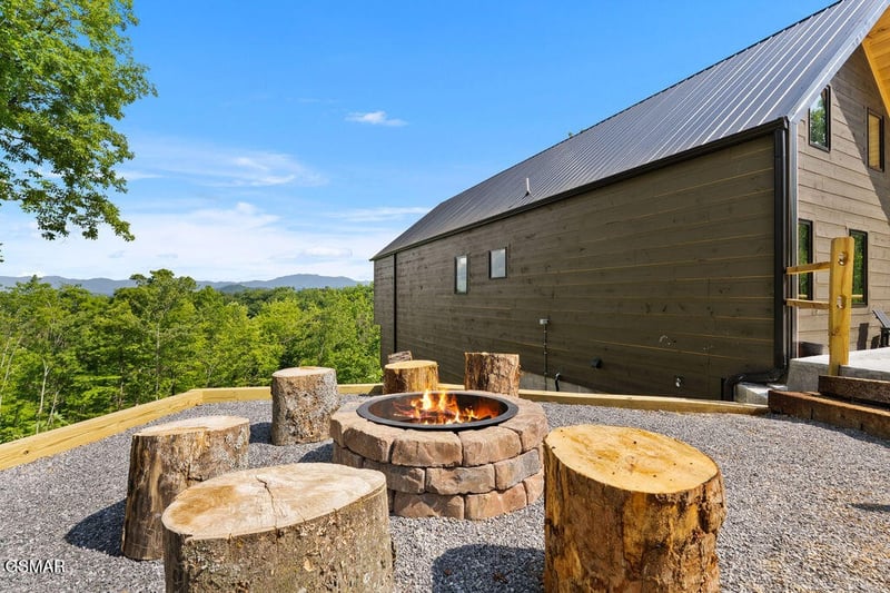1863 Bluff Ridge Rd, Sevierville, TN 37876