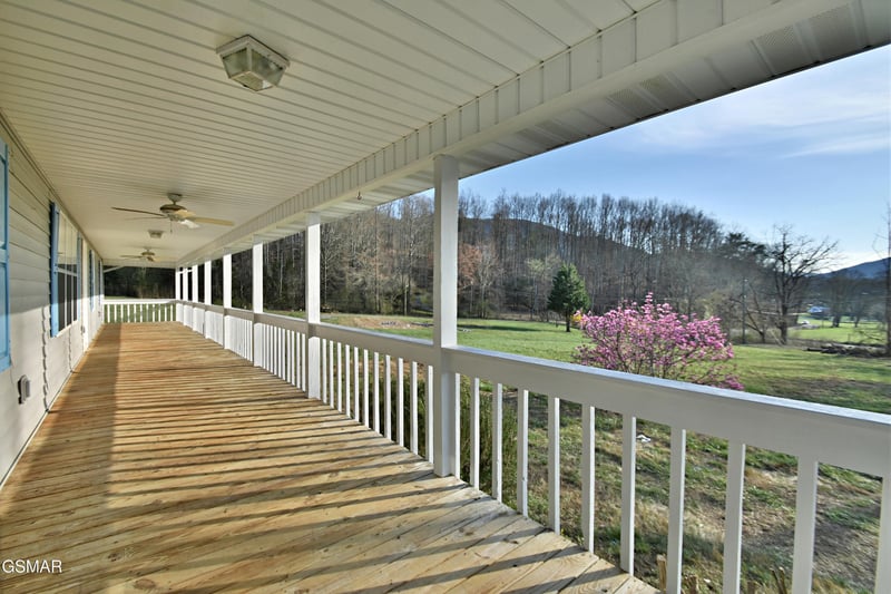 2737 Clabo Rd, Sevierville, TN 37862