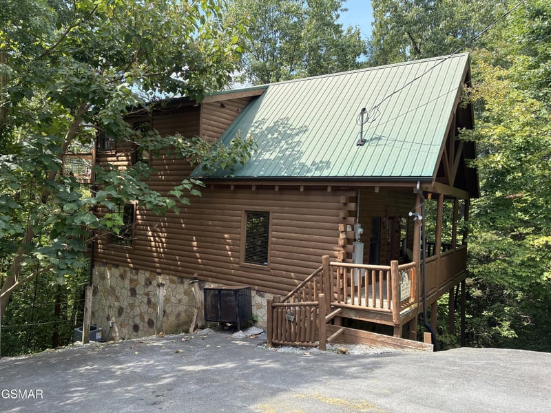 1724 Azalea Cir, Sevierville, TN 37876