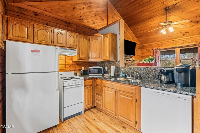 1716 Ridgecrest Dr, Sevierville, TN 37876
