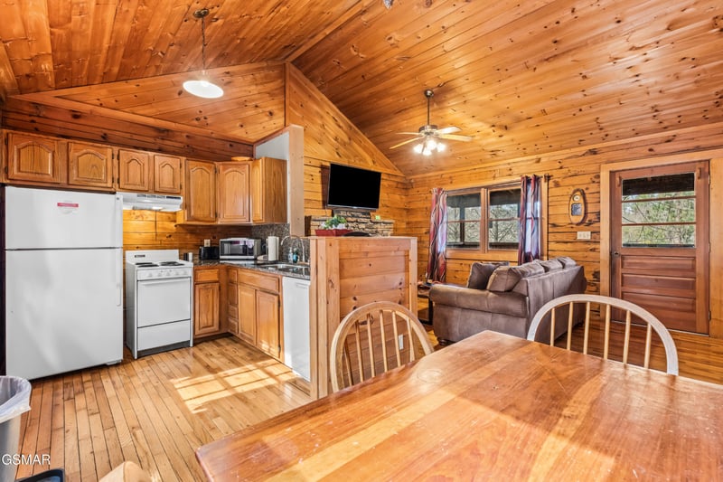 1716 Ridgecrest Dr, Sevierville, TN 37876
