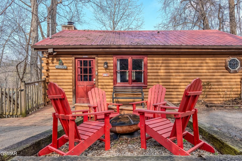 1716 Ridgecrest Dr, Sevierville, TN 37876