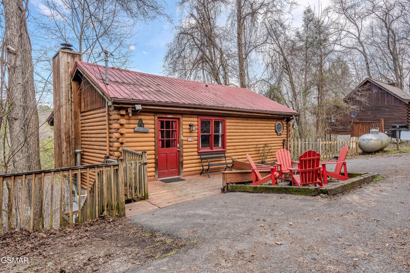 1716 Ridgecrest Dr, Sevierville, TN 37876