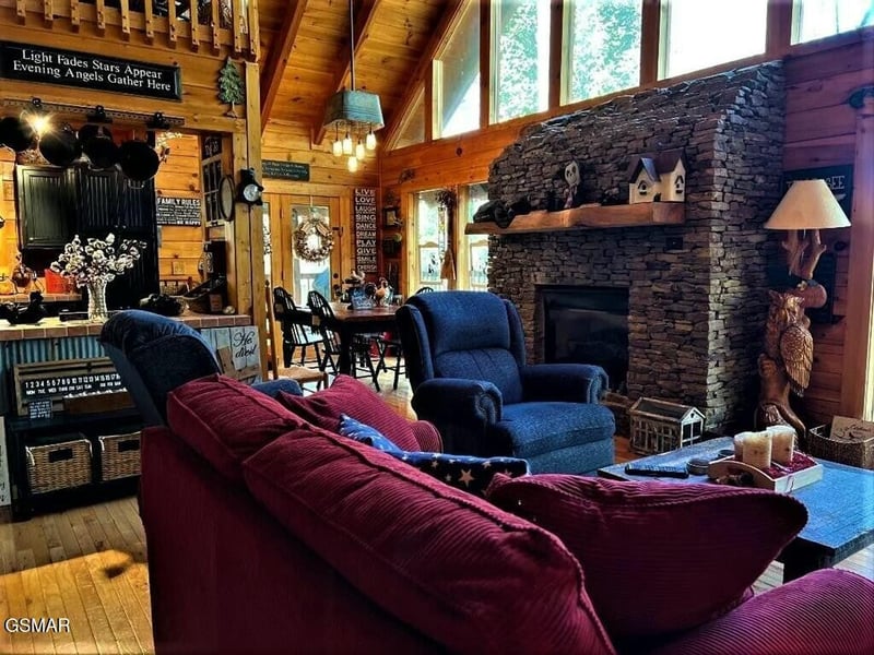3958 Ole Smoky Way, Sevierville, TN 37862