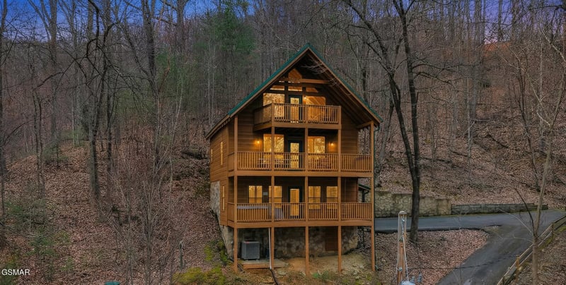 1739 W Sky View Dr, Sevierville, TN 37876