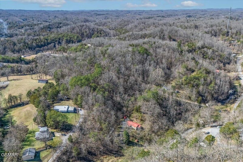 736 Panther Creek Rd, Sevierville, TN 37876