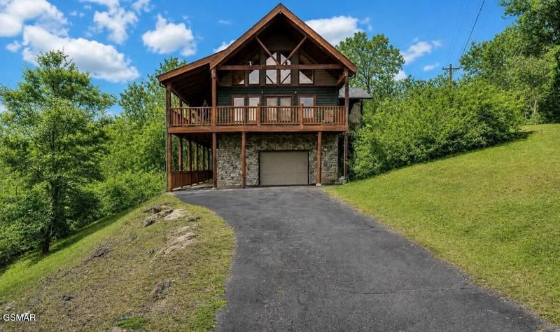 403 Happy Hollow Ln, Sevierville, TN 37876