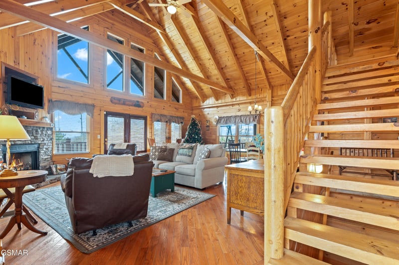 403 Happy Hollow Ln, Sevierville, TN 37876