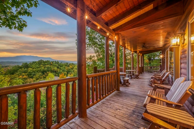 1960 Blackthorn Trl, Sevierville, TN 37876