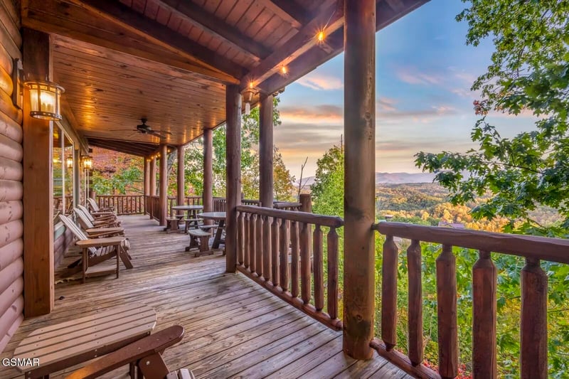 1960 Blackthorn Trl, Sevierville, TN 37876