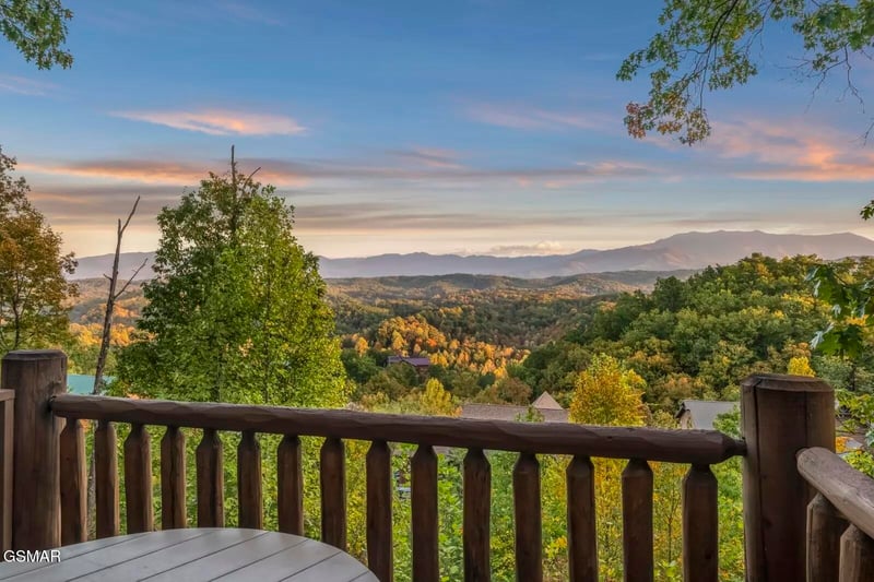 1960 Blackthorn Trl, Sevierville, TN 37876