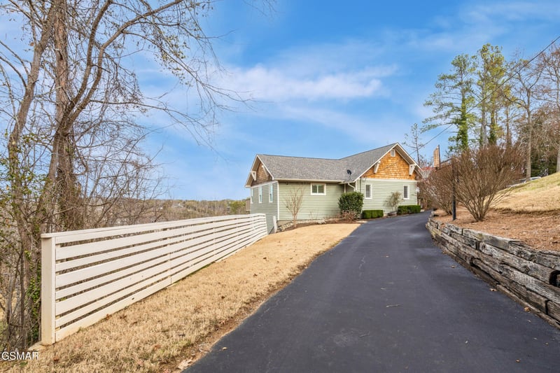 1965 Mccroskey Ln, Sevierville, TN 37876