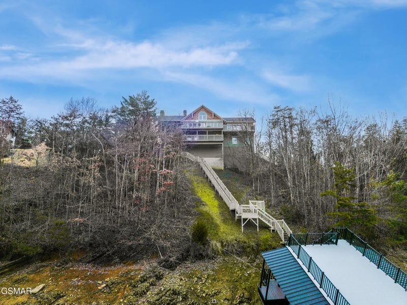 1965 Mccroskey Ln, Sevierville, TN 37876