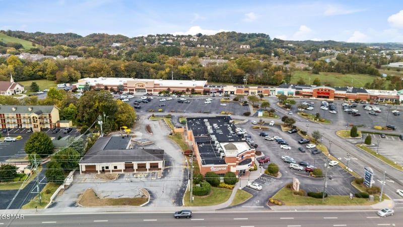 1 Chilhowee Dr, Sevierville, TN 37862