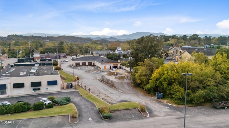 1 Chilhowee Dr, Sevierville, TN 37862