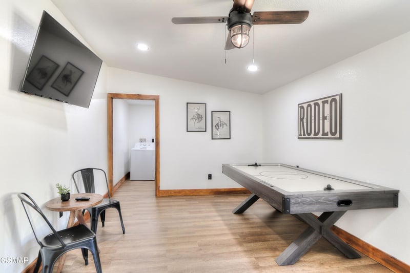 2245 Upper Middle Creek Rd, Sevierville, TN 37876