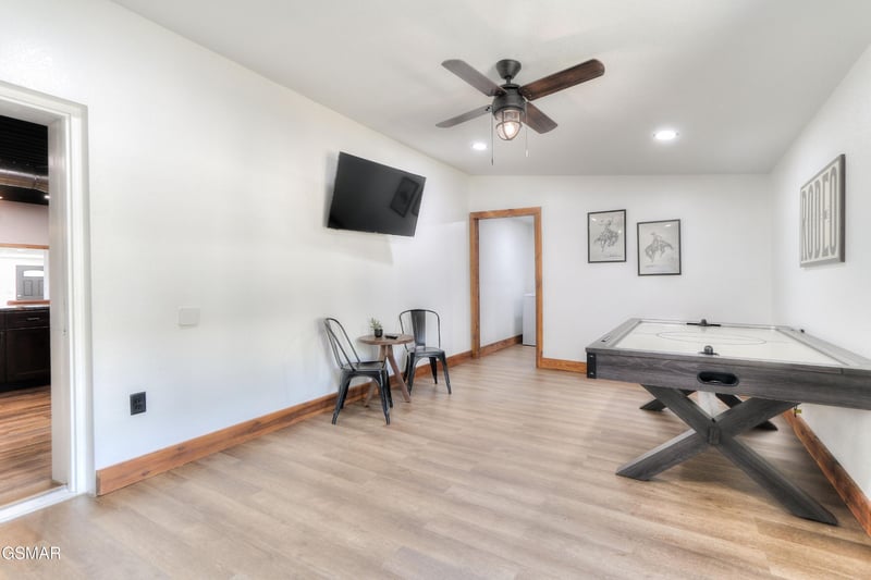 2245 Upper Middle Creek Rd, Sevierville, TN 37876