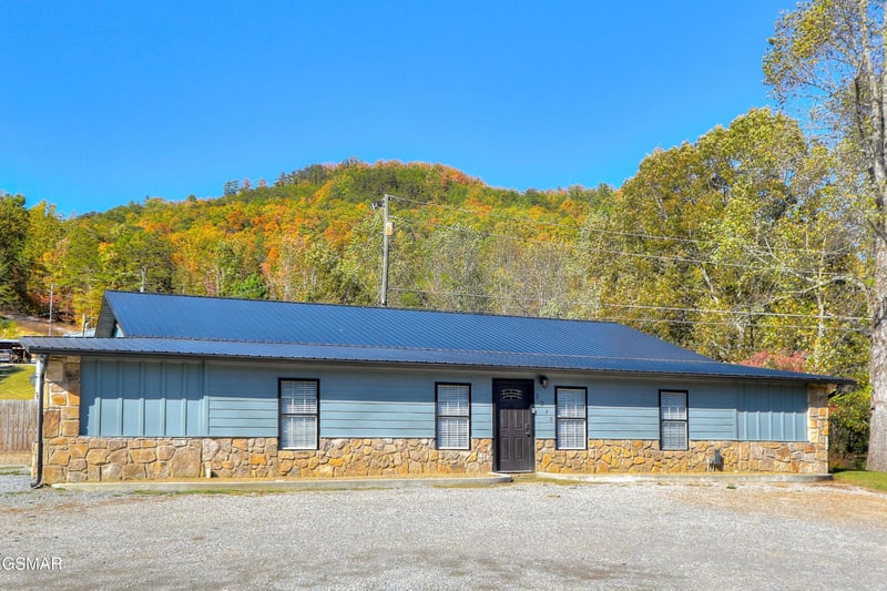 2245 Upper Middle Creek Rd, Sevierville, TN 37876