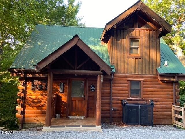 2245 Beach Front Dr, Sevierville, TN 37876
