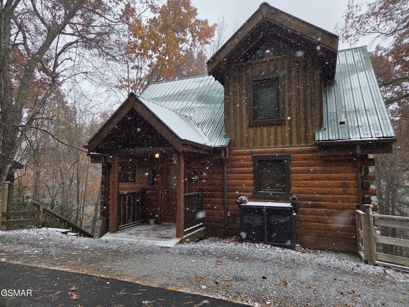 2245 Beach Front Dr, Sevierville, TN 37876