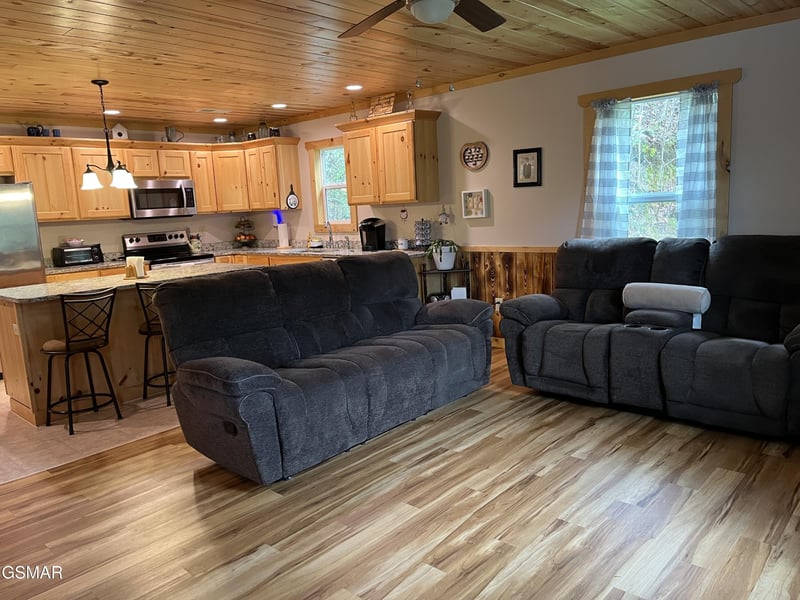 1714 Laurel Ln, Sevierville, TN 37876