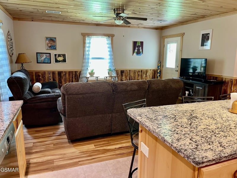 1714 Laurel Ln, Sevierville, TN 37876