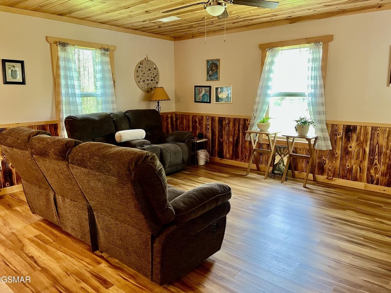 1714 Laurel Ln, Sevierville, TN 37876