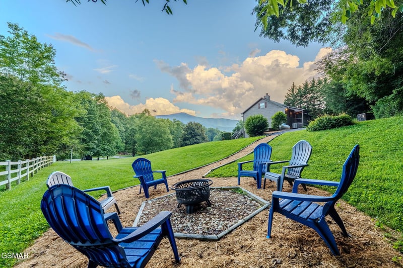3183 Wears Dr, Sevierville, TN 37862