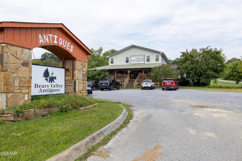 3360 Wears Valley Rd Hwy 321, Sevierville, TN 37862