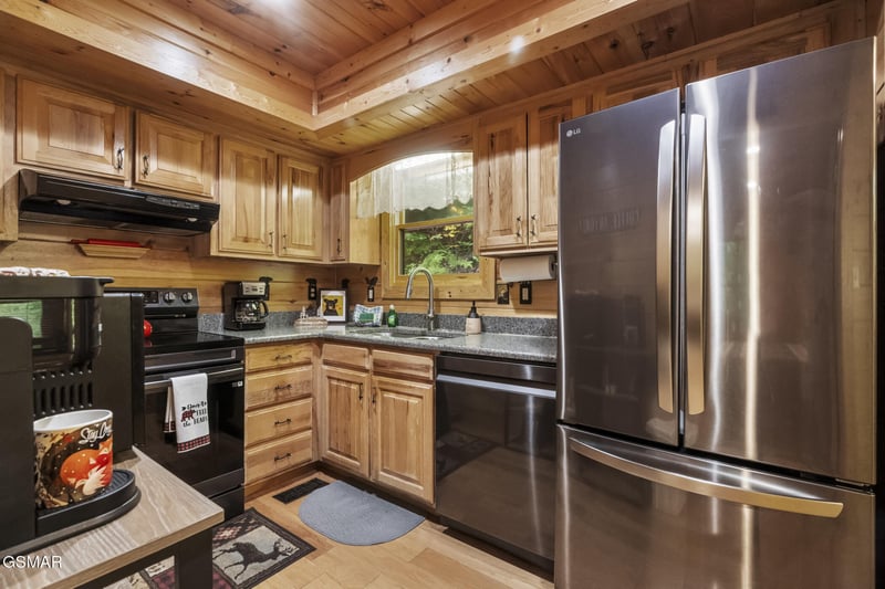 4275 Parkside Village Dr, Sevierville, TN 37862
