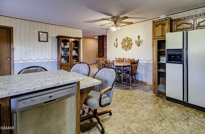 211 Riverview Cir, Sevierville, TN 37862