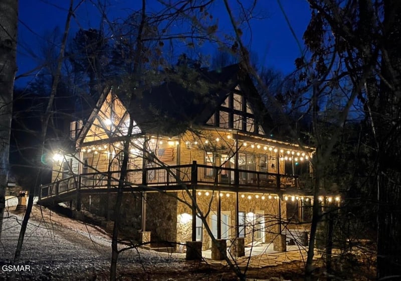 2462 Misty Shadows Dr, Sevierville, TN 37862