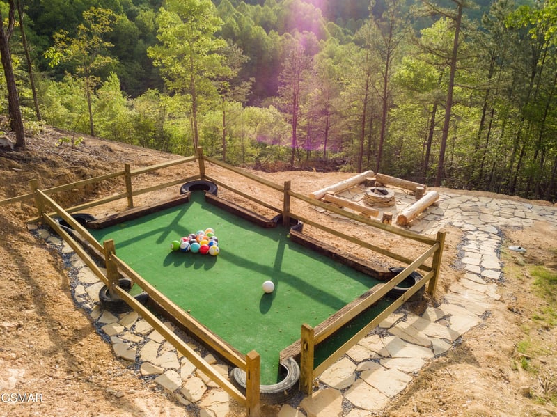 2462 Misty Shadows Dr, Sevierville, TN 37862