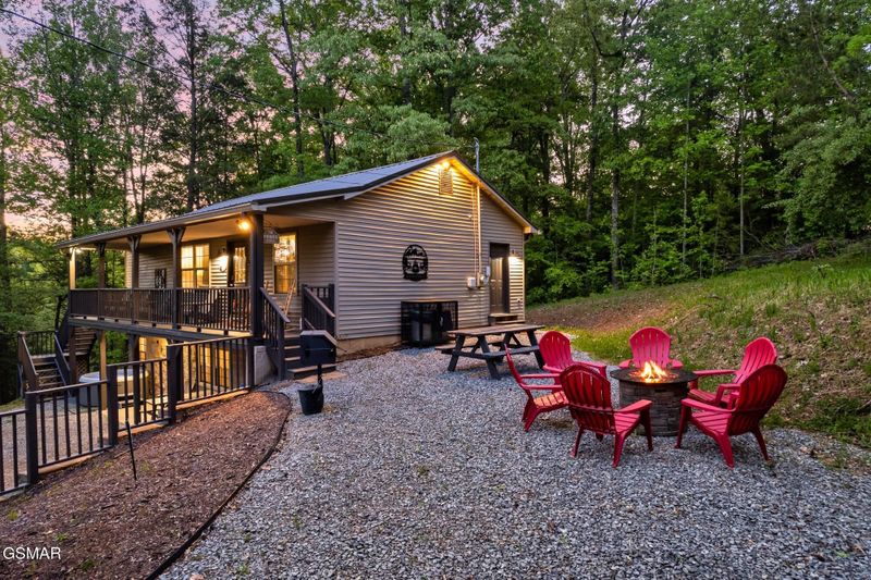 1870 Sunnydale Dr, Sevierville, TN 37862