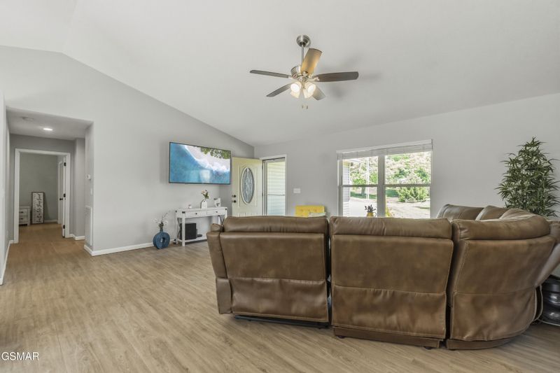 3124 Lazy River Ln, Sevierville, TN 37876