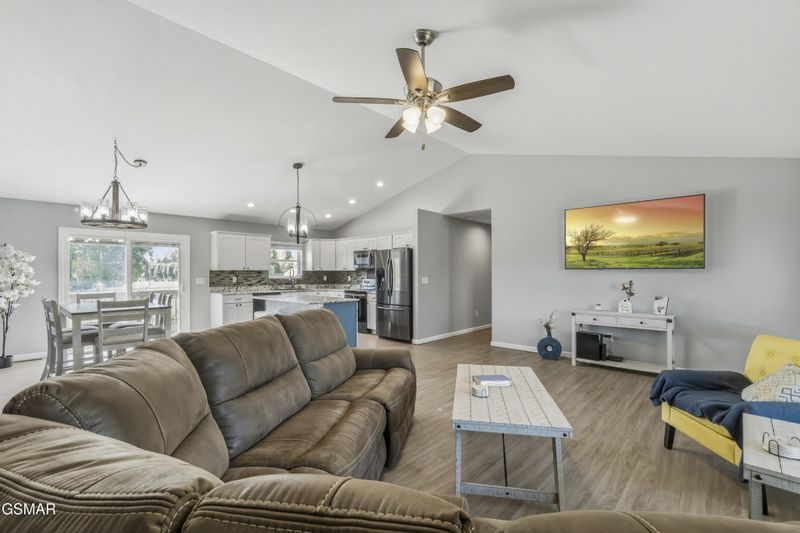 3124 Lazy River Ln, Sevierville, TN 37876