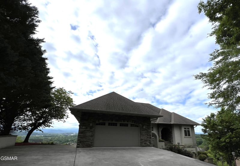 480 Maggie Mack Ln, Sevierville, TN 37862