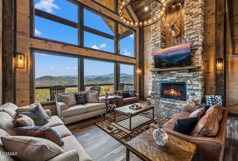 2004 Thistle Thorn Trl, Sevierville, TN 37876