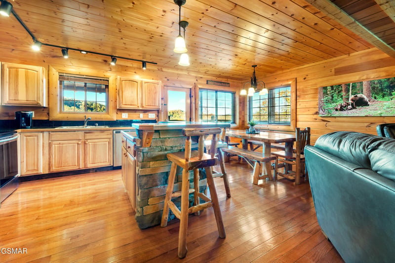 2936 Lightning Strike Dr, Sevierville, TN 37876