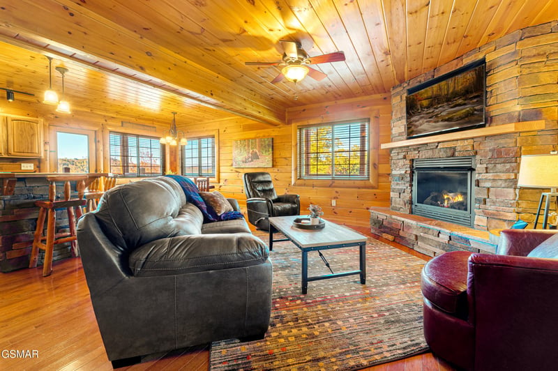 2936 Lightning Strike Dr, Sevierville, TN 37876
