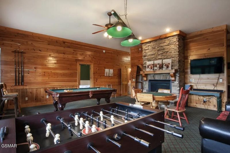 1531 Trappers Ridge Ln, Sevierville, TN 37862