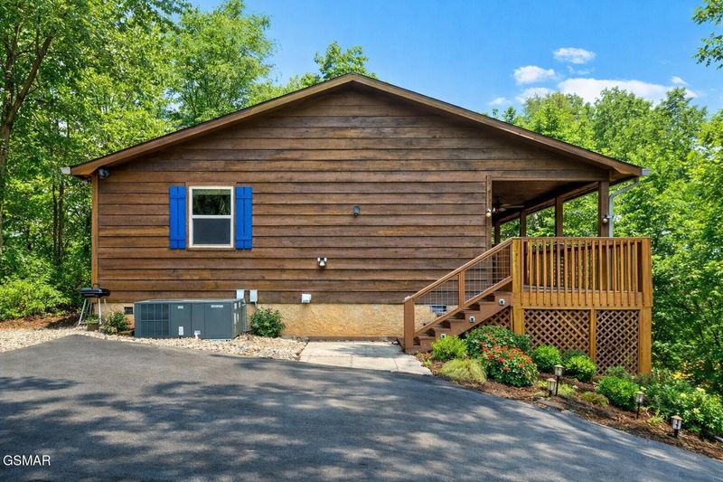 1001 Sunrise Blvd, Sevierville, TN 37862